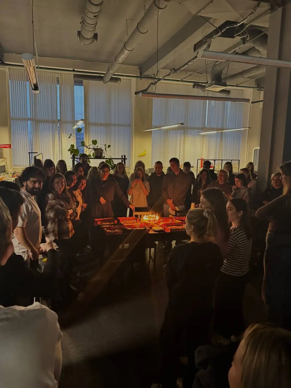 Двойная вакансия
Ищем одного senior и одного middle account менеджера на крупные проекты в сфере недвижимости (бизнес и премиум-класс)
Что ожидаем от кандидатов:
• Агентский опыт работы с застройщикам... | Сетка — социальная сеть от hh.ru