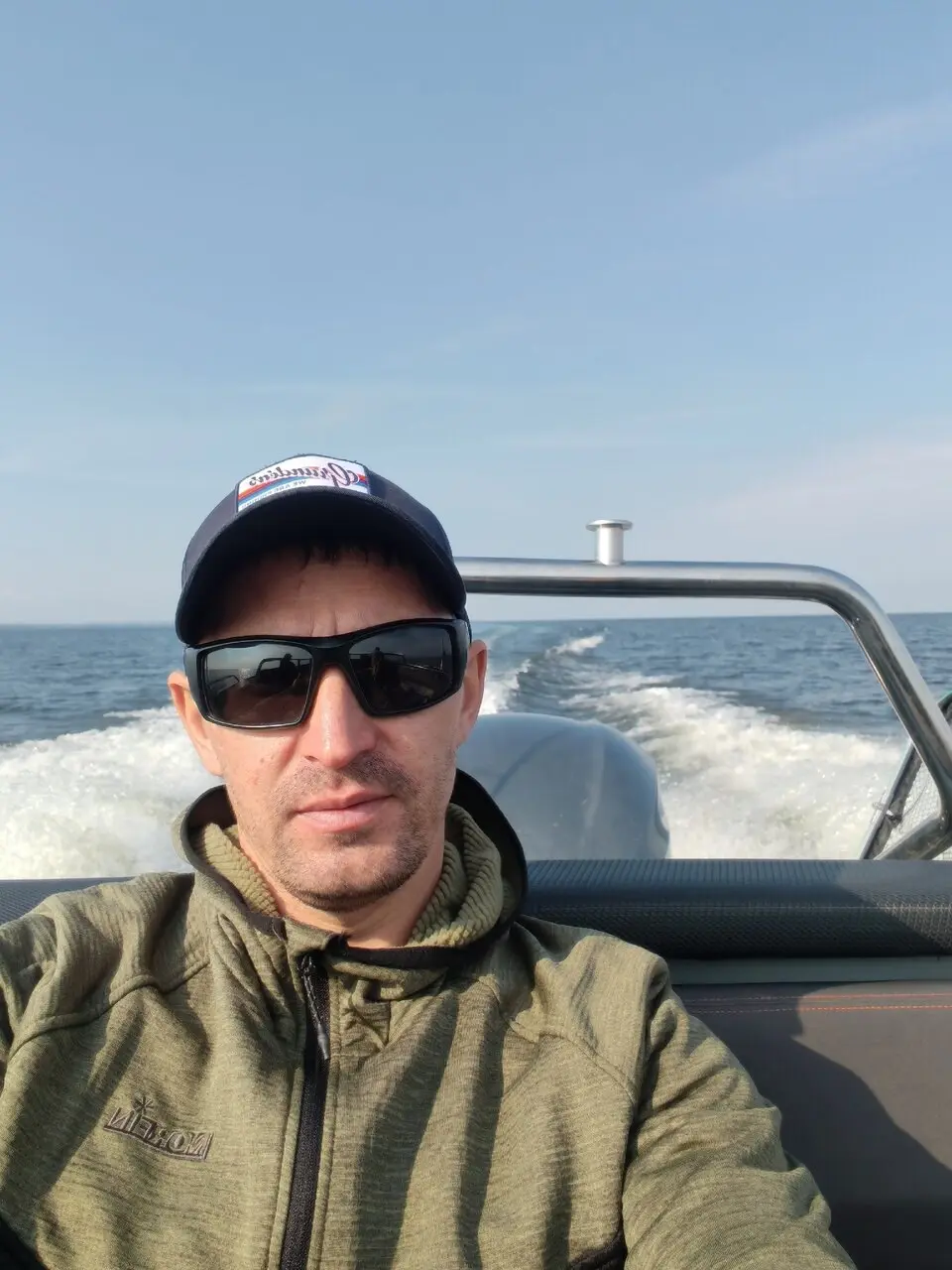 Всем доброго времени суток! Недавно мне стукнуло 40, и посчастливилось в этот день сгонять на рыбалку на катере. Погода порадовала, трофейной рыбы не поймали, но время провели классно | Сетка — социальная сеть от hh.ru