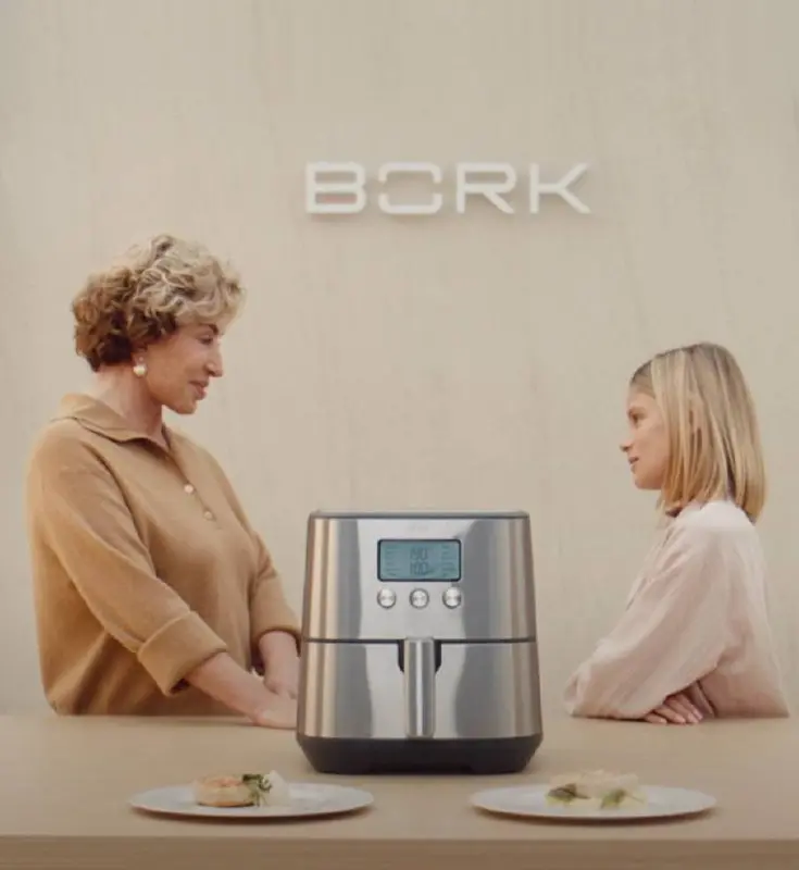 BORK х Симона (мама Тимати)
Смотрю на новый проект BORK - Наследники с Симоной и Алисой, дочерью Тимати. Необычный заход, не самая классическая героиня для рекламы, но мне нравится | Сетка — социальная сеть от hh.ru