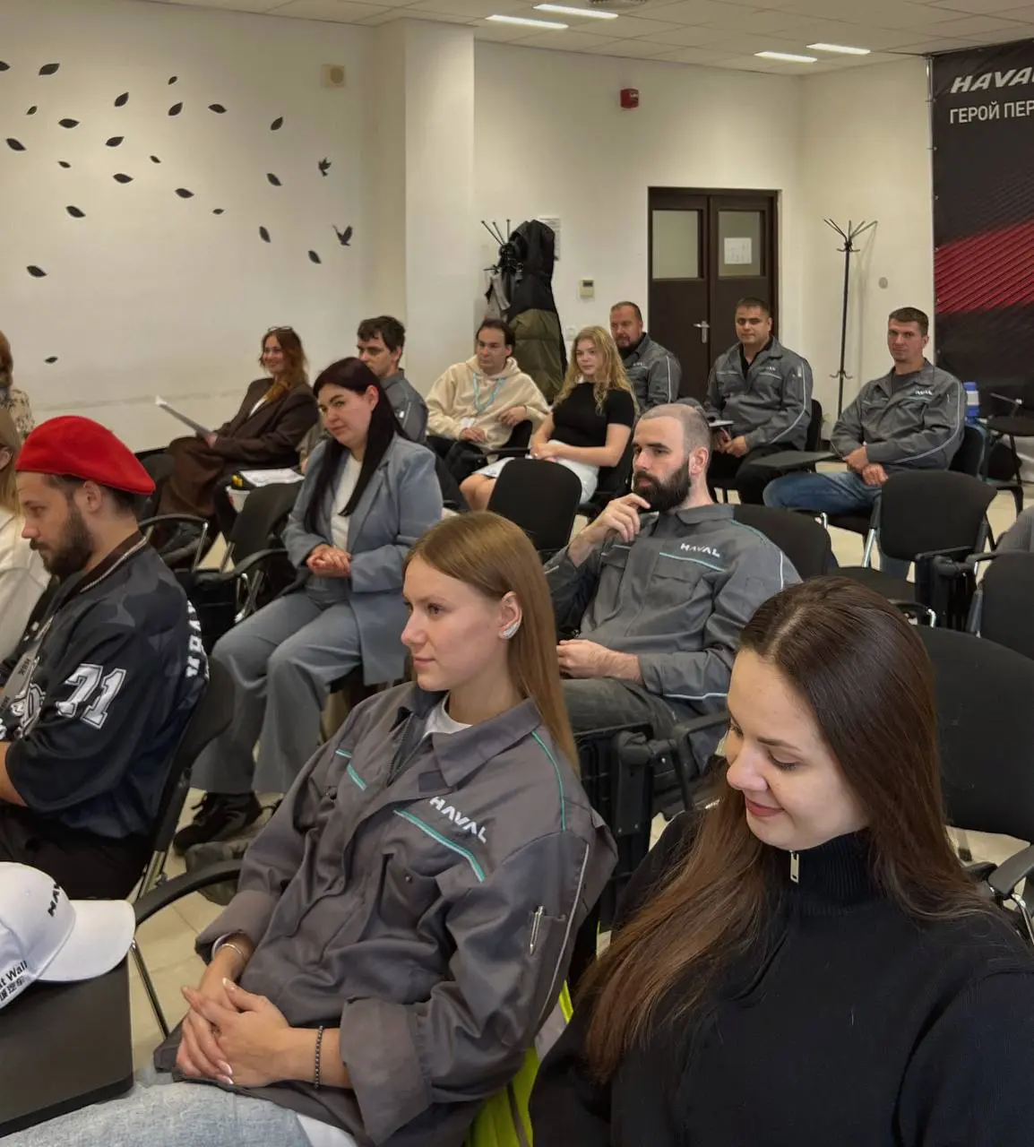 📚 В День учителя — благодарим тех, кто помогает учиться!
В этот день наградили координаторов по обучению и тренеров Haval — в том числе тех, кто проводит кросс-функциональные тренинги | Сетка — социальная сеть от hh.ru