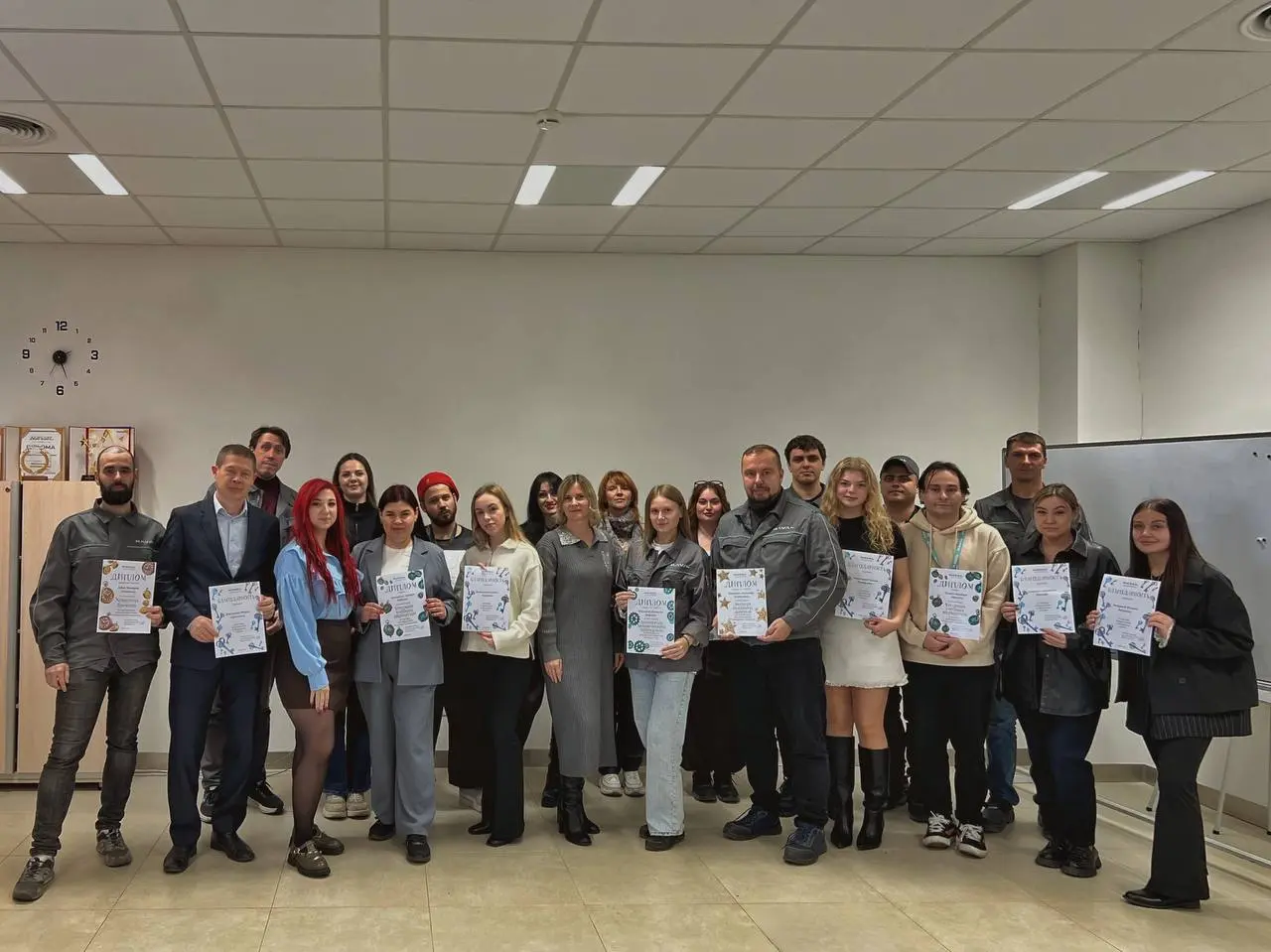 📚 В День учителя — благодарим тех, кто помогает учиться!
В этот день наградили координаторов по обучению и тренеров Haval — в том числе тех, кто проводит кросс-функциональные тренинги | Сетка — социальная сеть от hh.ru