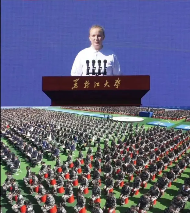 Гордимся преемственностью и успехом наших педагогов! 🇨🇳
10 000 новых студентов, прямое включение нового кампуса в Суйфэньхэ и событие, где права на ошибку просто нет. В Хэйлунцзянском университете (г | Сетка — социальная сеть от hh.ru