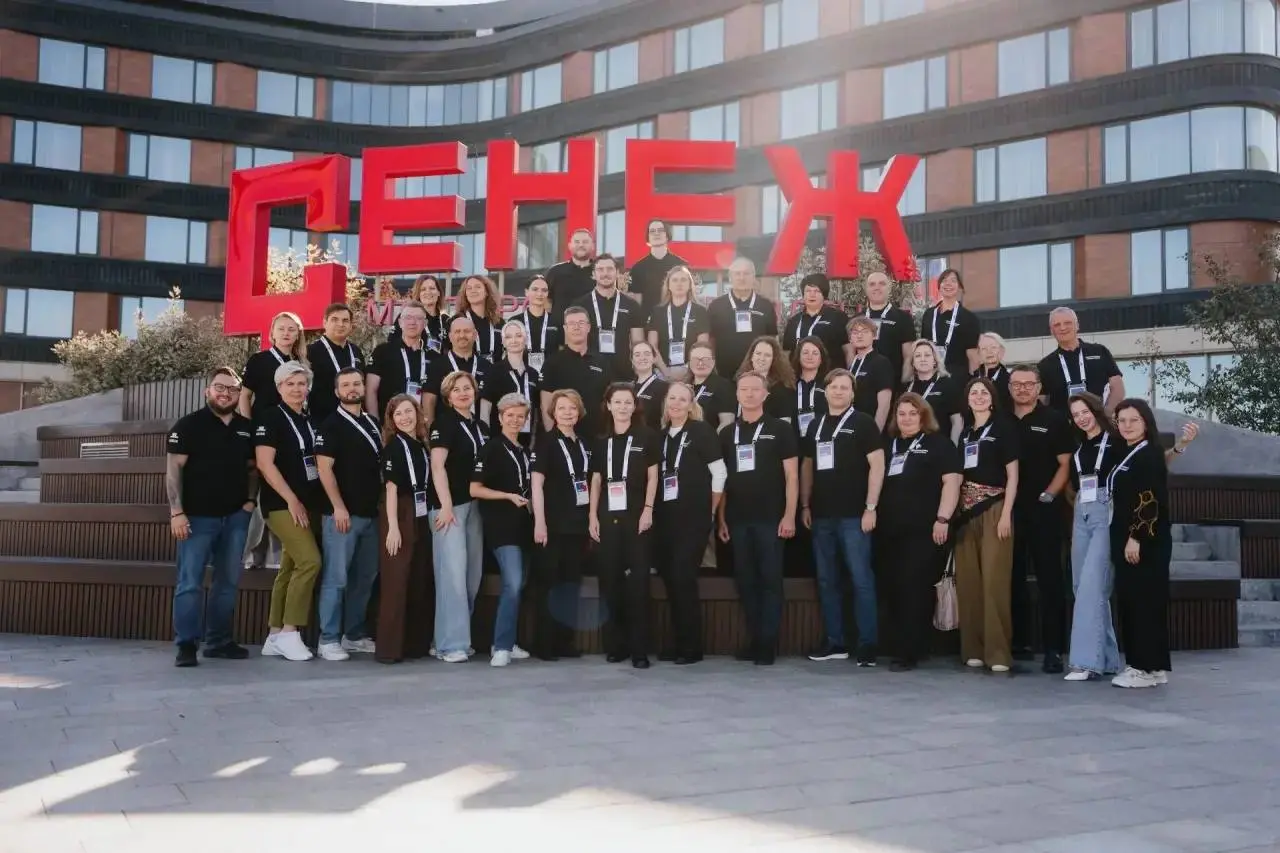 Сегодня чуть-чуть личного🫶
На прошлой неделе, я принимал участие во встрече и был полезным вкладом в Мастерскую СЕНЕЖ | Сетка — социальная сеть от hh.ru