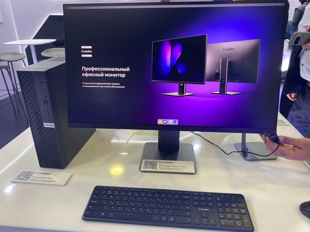 YADRO (ИКС Холдинг) показала сервер G4208P G3 с жидкостным охлаждением на форуме «Цифровые решения»
Как сообщили проекту Игнатий Цукергохер в компании, сервер G4208P G3 с СЖО рассчитан на возросшие те... | Сетка — социальная сеть от hh.ru