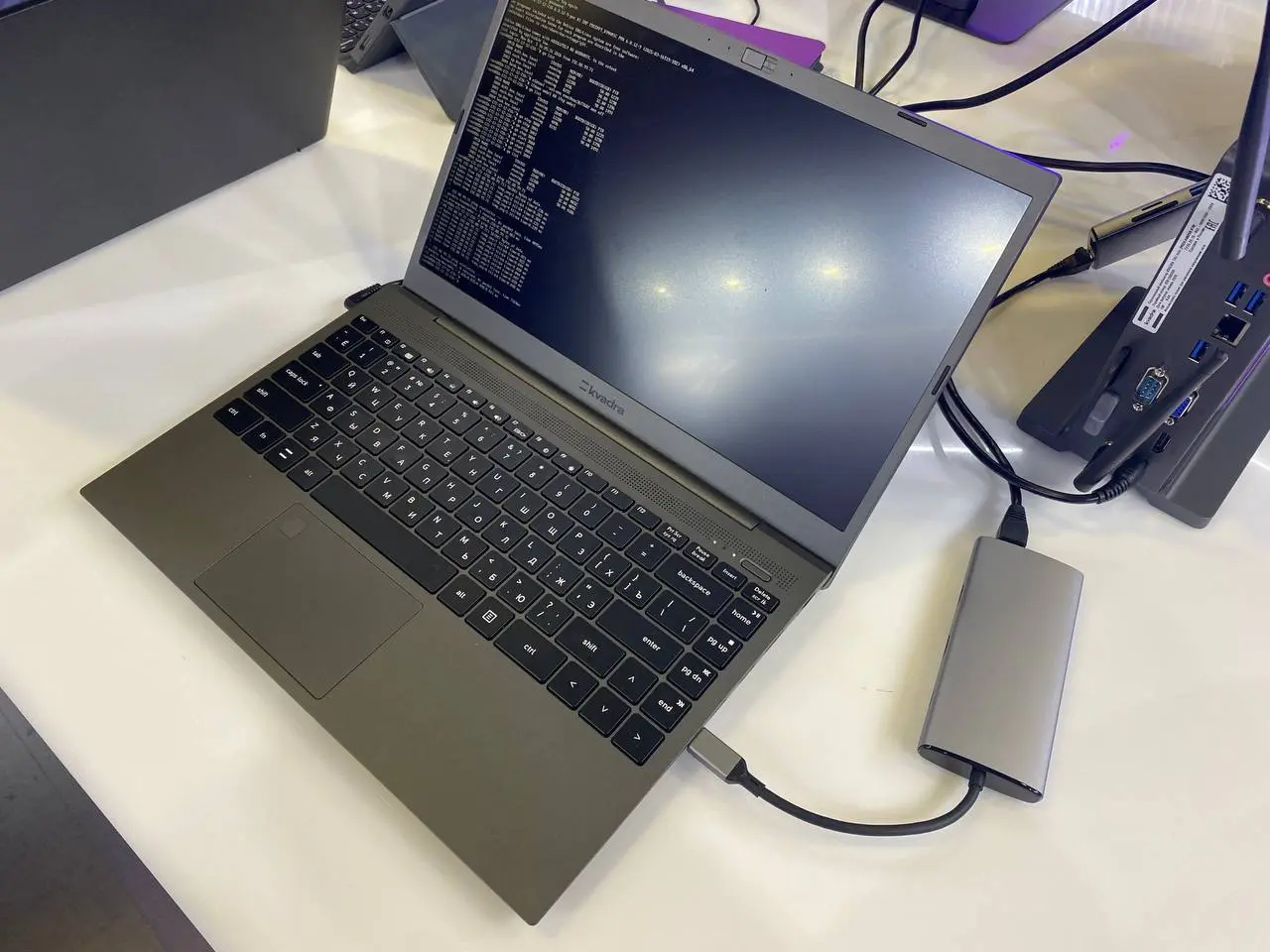 YADRO (ИКС Холдинг) показала сервер G4208P G3 с жидкостным охлаждением на форуме «Цифровые решения»
Как сообщили проекту Игнатий Цукергохер в компании, сервер G4208P G3 с СЖО рассчитан на возросшие те... | Сетка — социальная сеть от hh.ru