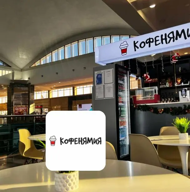 Кофемания здорового человека и Кофемания курильщика
#брендингобл
У одной — нормальный бренд, нормальные десерты и ощущение, что над продуктом кто-то думал | Сетка — социальная сеть от hh.ru
