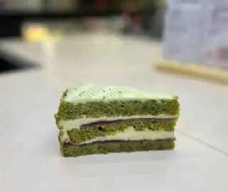 Кофемания здорового человека и Кофемания курильщика
#брендингобл
У одной — нормальный бренд, нормальные десерты и ощущение, что над продуктом кто-то думал | Сетка — социальная сеть от hh.ru