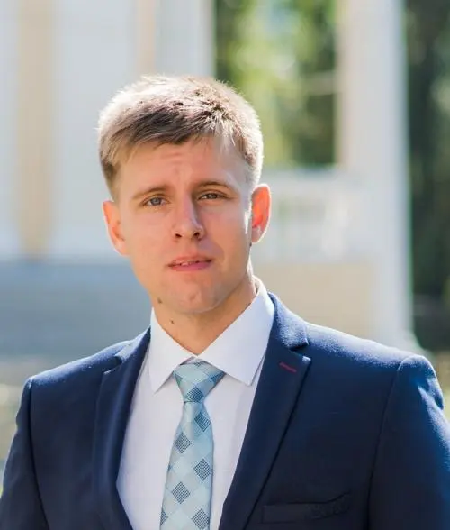 Александр Николаев