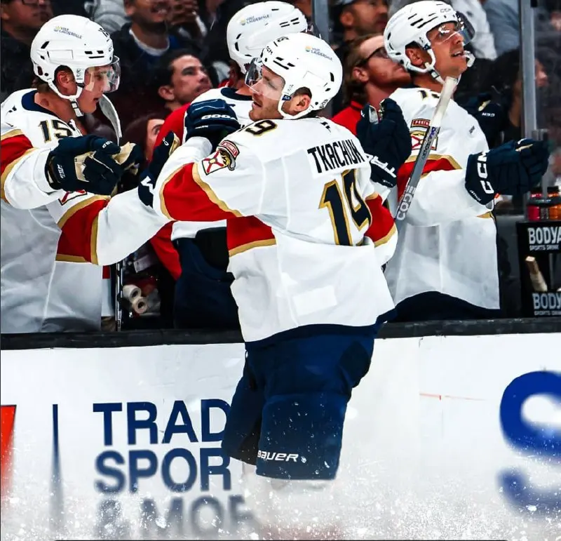 👀 Неплохой игровой день, между прочим...
🚽 6-4 🏒
Пока есть вопросы к игре действующего чемпиона в защите, зато в атаке получается почти всё | Сетка — социальная сеть от hh.ru