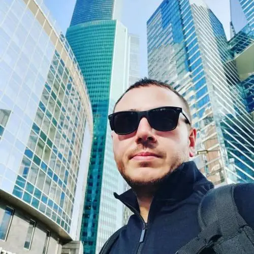 Антон Ларионов