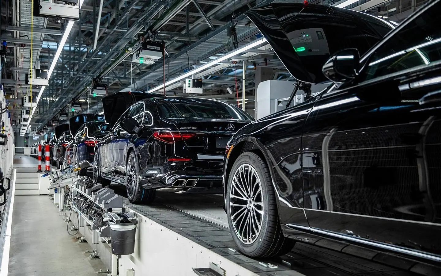 BMW, Mercedes и VW под ударом: Китай меняет правила игры 🚗⚠️ | Сетка — социальная сеть от hh.ru