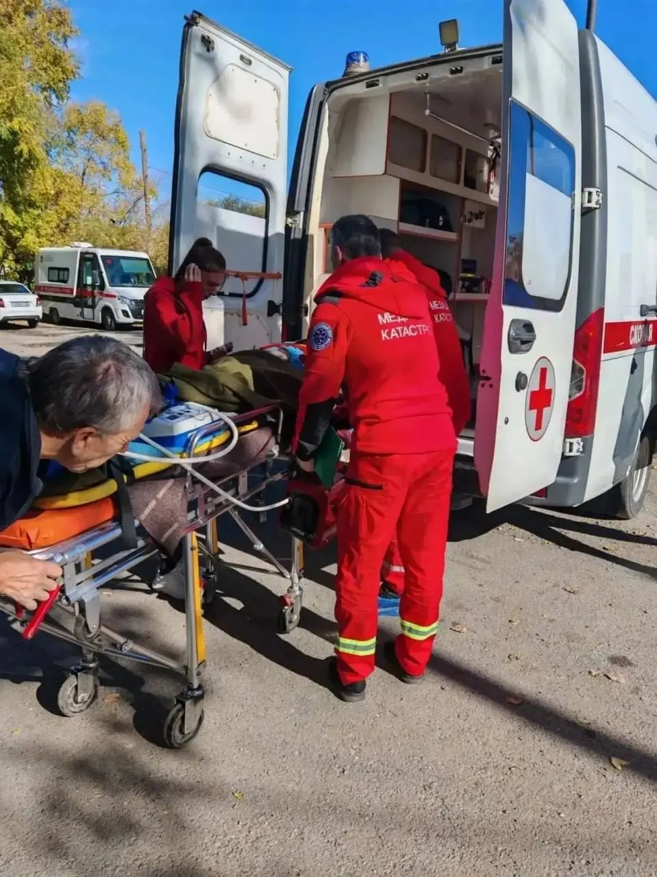 Малыш сорвался с балкона в Приморье: спасает санавиация 🚨🚁 | Сетка — социальная сеть от hh.ru