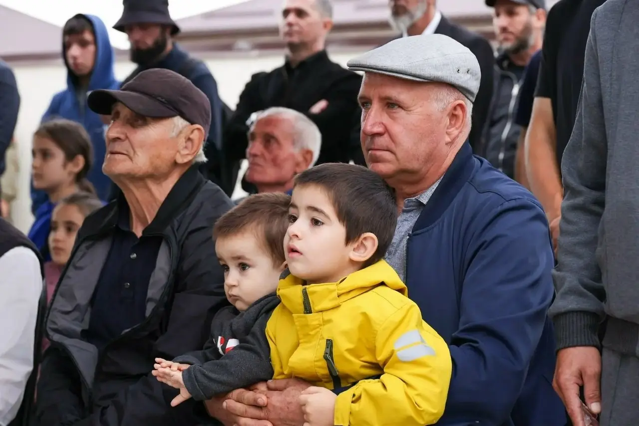 В Республике Дагестан выдали ключи от новых домов 52 семьям, пострадавшим от паводков
Новоселы получили ключи в поселке Мамедкале, что стало возможно благодаря совместной работе федеральных, региональ... | Сетка — социальная сеть от hh.ru