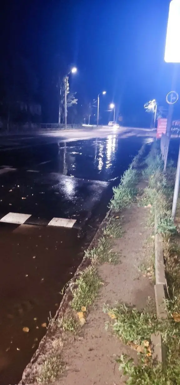 Порыв воды на Петровке | Сетка — социальная сеть от hh.ru