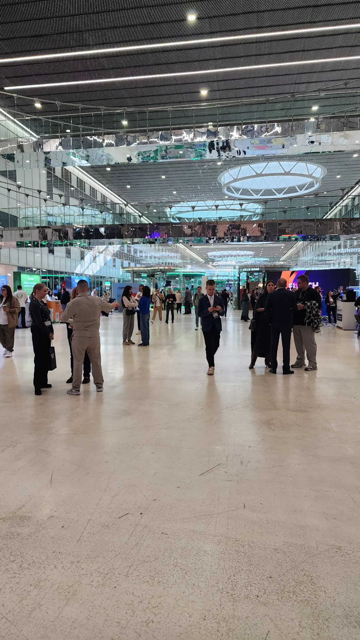 Небольшие зарисовки с Edtech expo. Мероприятие позиционирует себя как крупнейшее событие в сфере edtech, проводится в технопарке Сколково. Я первый раз за 4 года его проведения решила съездить живьём | Сетка — социальная сеть от hh.ru