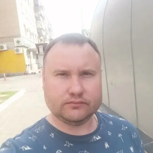 Александр Николаев