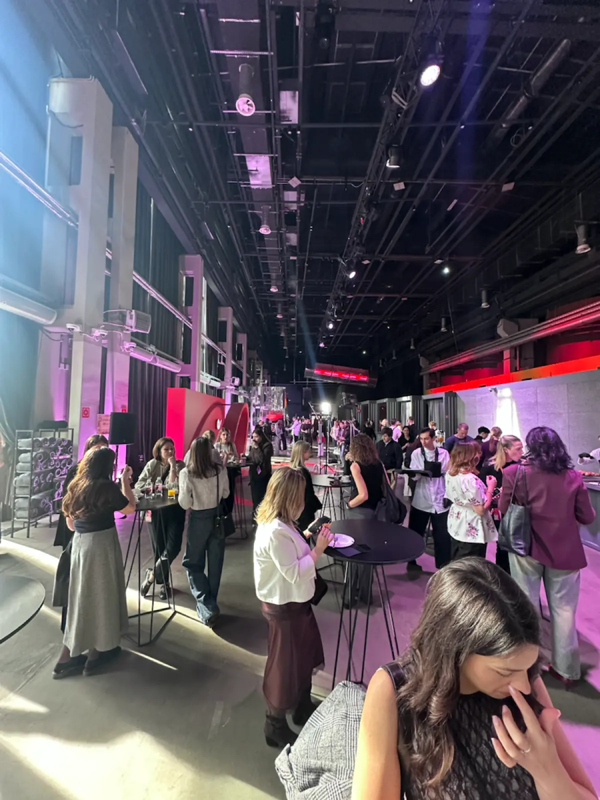 Сегодня на конференции #headconf масштабно, красиво! В ожидании большого количества полезной информации | Сетка — социальная сеть от hh.ru