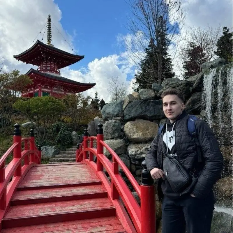 Дмитрий Пивоваров