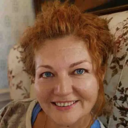 Лора Резниченкова