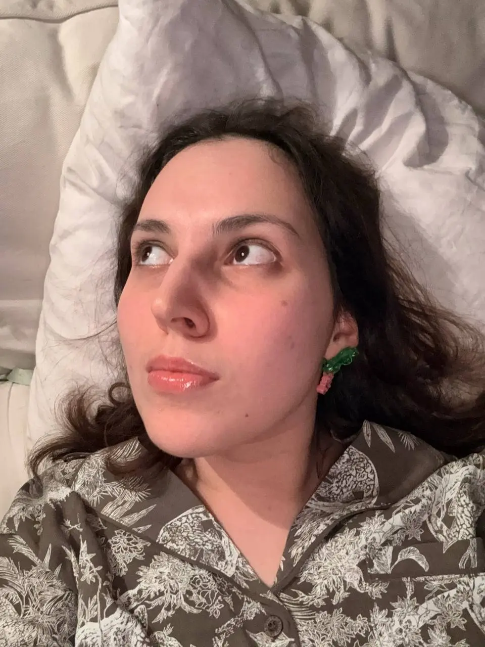 Серьга из Киндера ехехехе🍀⭐️❤️😍 (и леопарды ахах)
Ладно, а теперь, если серьезно, сори за позднее смс и многие интересовались про промт из поста выше, выкладываю тот промт:
A single continuous 10-seco... | Сетка — социальная сеть от hh.ru
