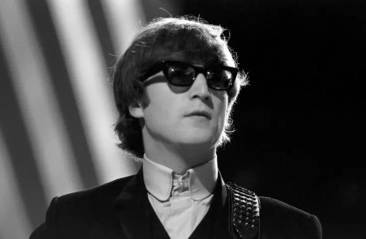 9 октября 1940 года родился Джон Леннон
Основатель и участник группы The Beatles, один из самых популярных музыкантов XX века. | Сетка — социальная сеть от hh.ru