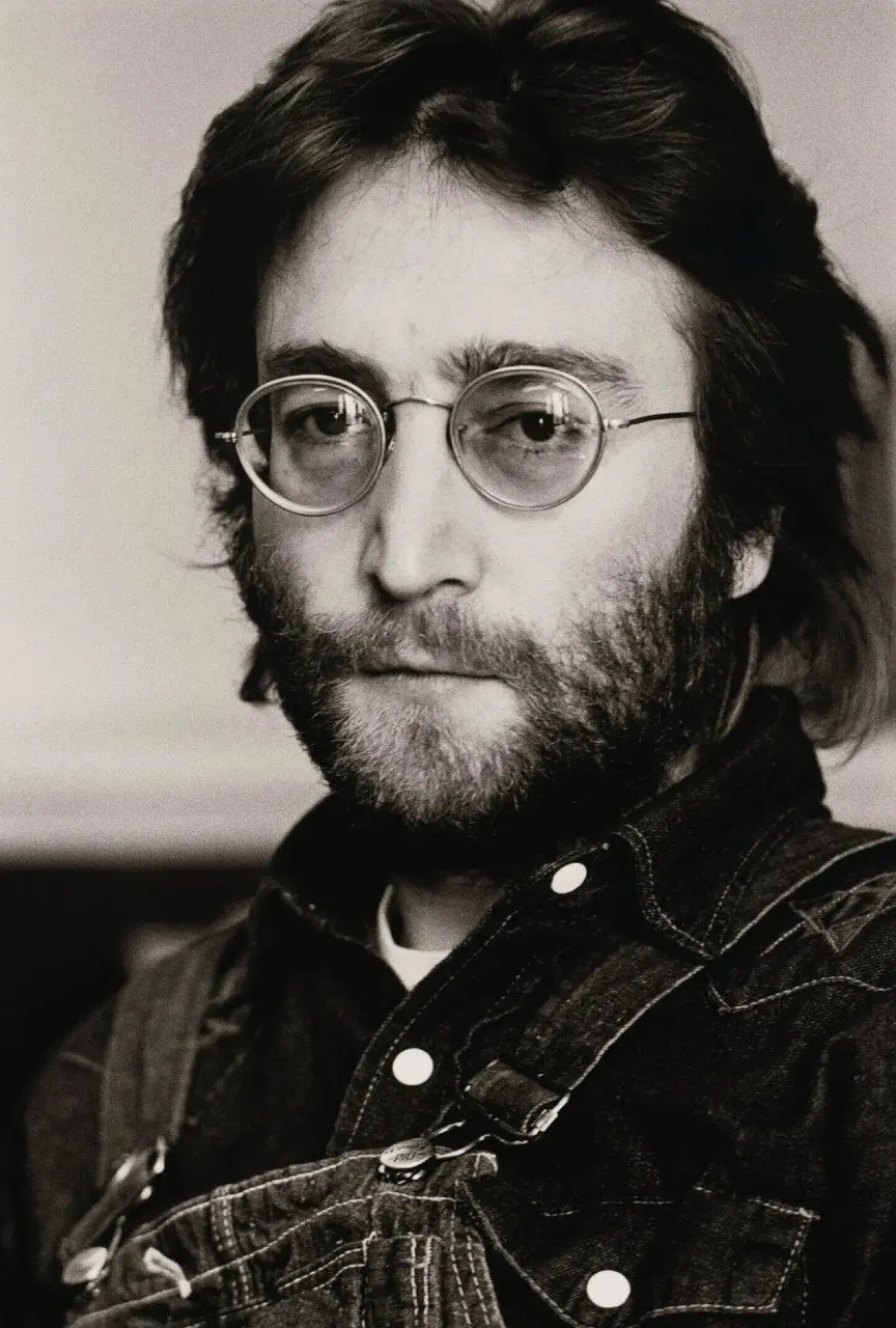 9 октября 1940 года родился Джон Леннон
Основатель и участник группы The Beatles, один из самых популярных музыкантов XX века. | Сетка — социальная сеть от hh.ru