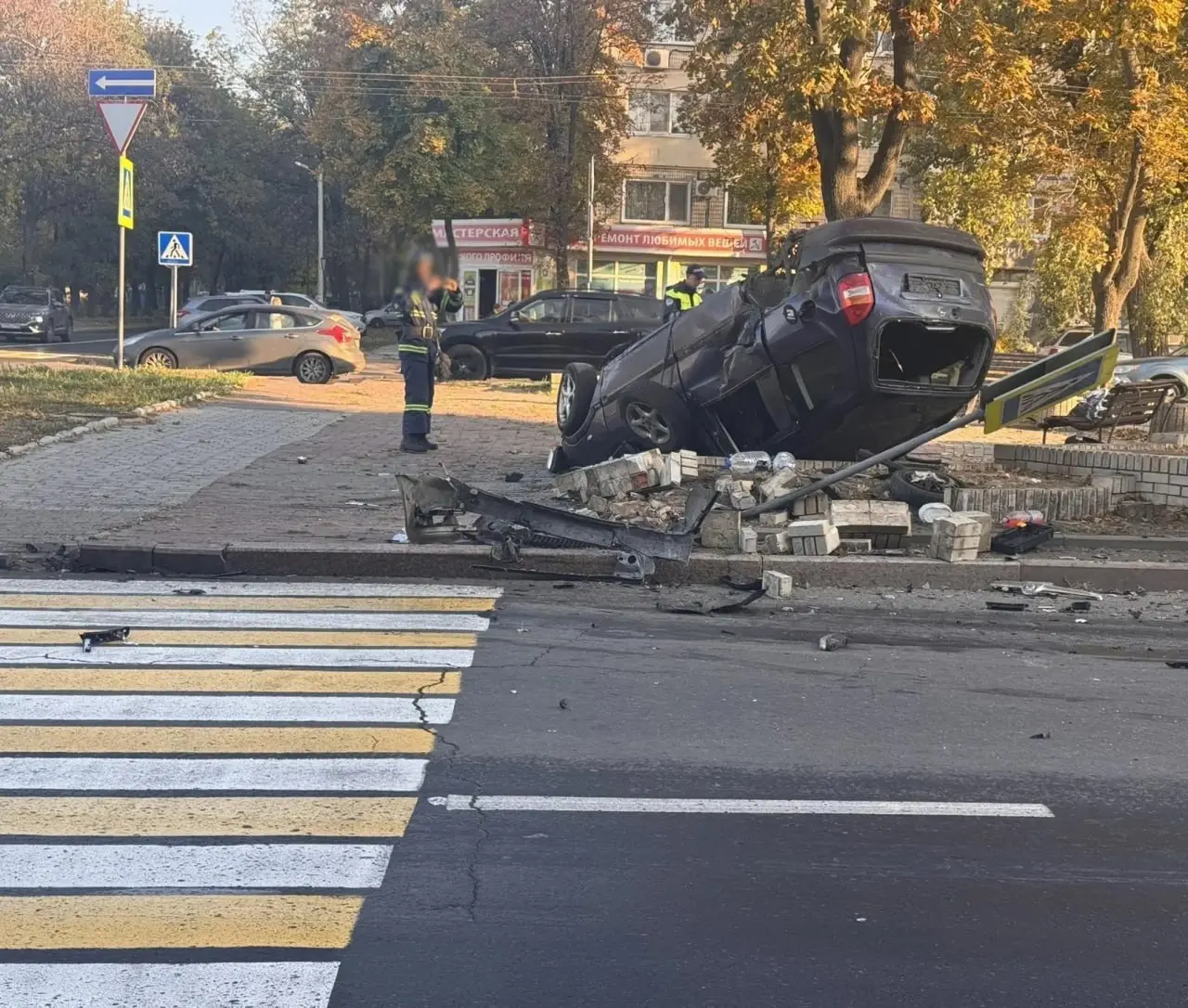 Полицейские устанавливают обстоятельства ДТП, в результате которого травмированы двое взрослых и ребенок
🟥9 октября в 7:15 в Калининском районе Донецка на пересечении бул. Шевченко и ул | Сетка — социальная сеть от hh.ru