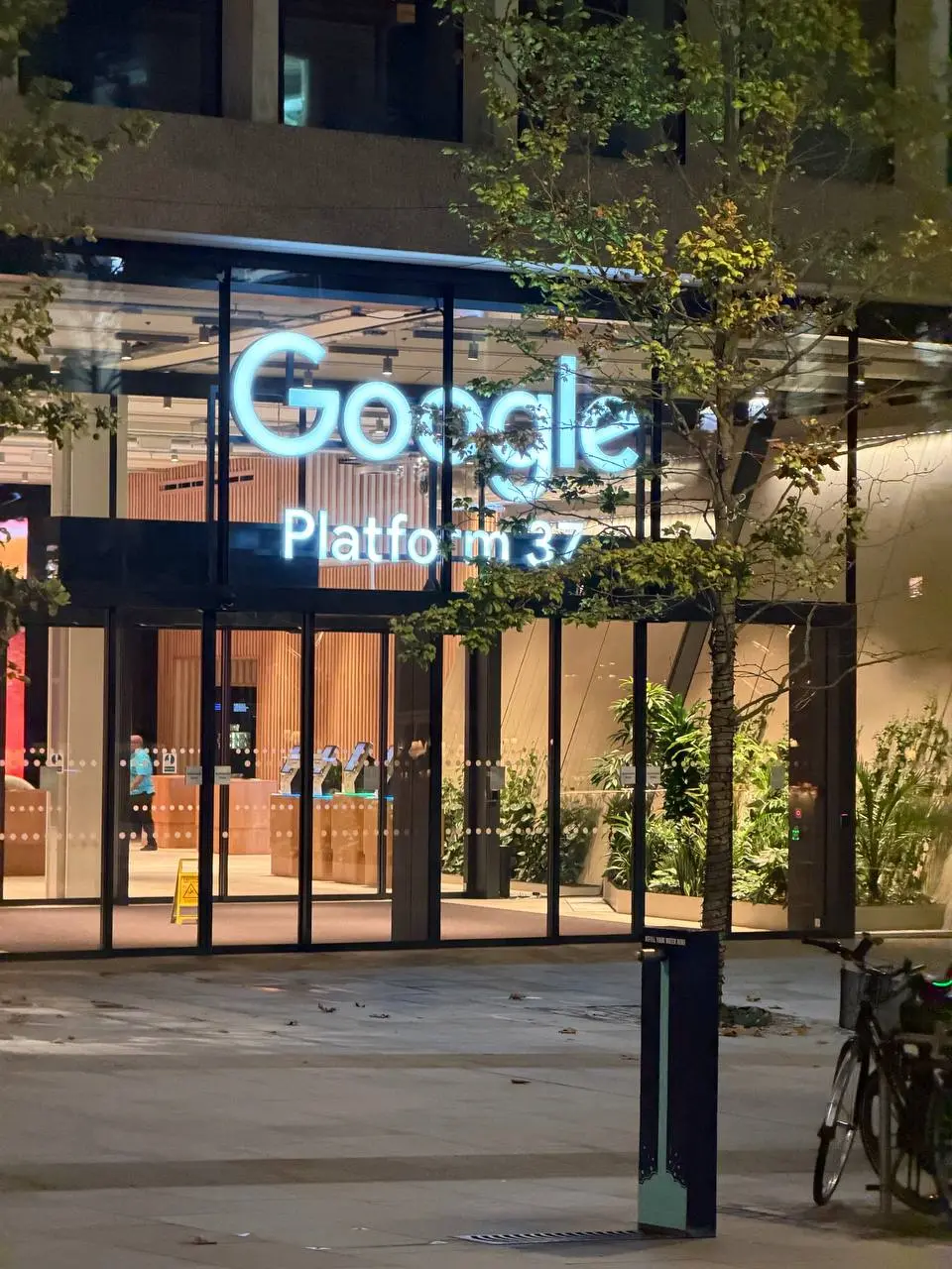 Вчера был в офисе Google в Лондоне, где работает Ангелина, выпускница нашего курса «Интегральный коучинг в бизнесе».
Говорили о жизни, будущем, проектах | Сетка — социальная сеть от hh.ru