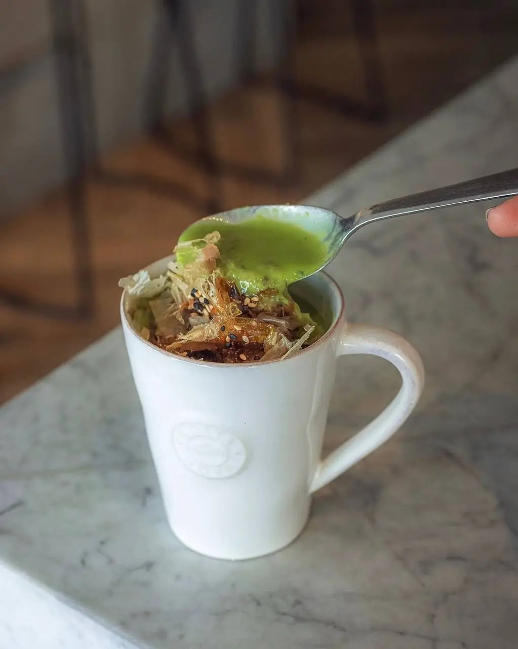 Кто сказал, что чашки только для чая и кофе? ☕️
Сегодня в них капучино, завтра — крем-суп | Сетка — социальная сеть от hh.ru