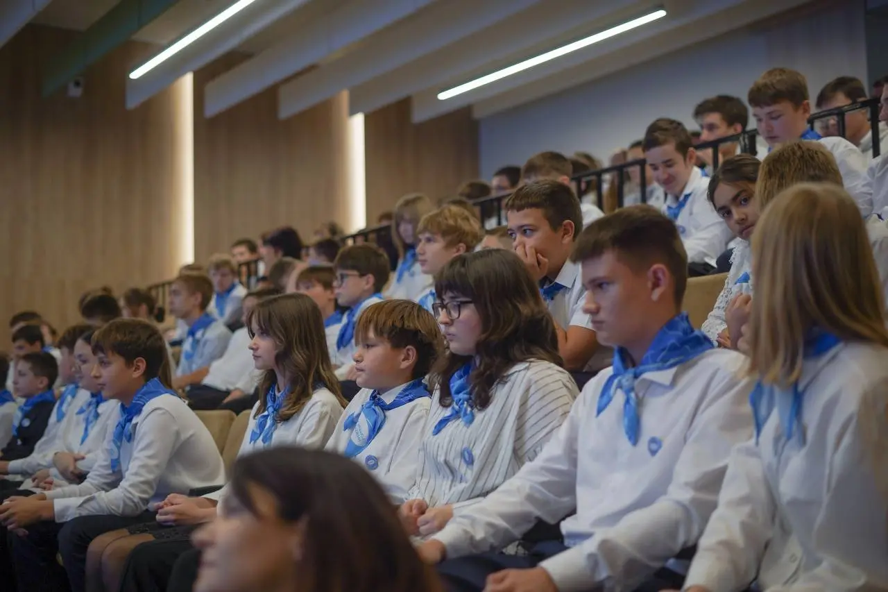 💫 Продолжаем нашу профориентационную работу в регионах присутствия!
Комбинат КМАруда открыл инженерные горные классы в Губкине.
Программа разработана для учащихся 7-х классов и рассчитана на три года | Сетка — социальная сеть от hh.ru