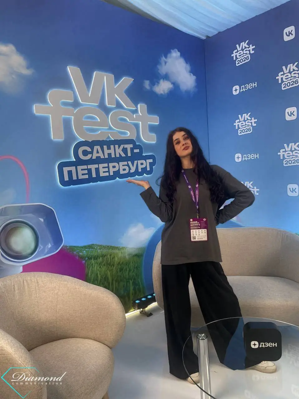 4 и 5 июля обеспечили работу двух хостес в пресс-центре VK Fest в Санкт-Петербурге.
По запросу заказчика подобрали девушек с опытом работы на выставках и отличными коммуникативными навыками | Сетка — социальная сеть от hh.ru