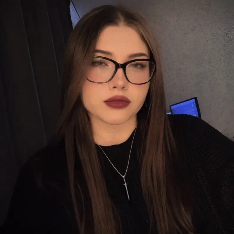 Алиса Вострикова