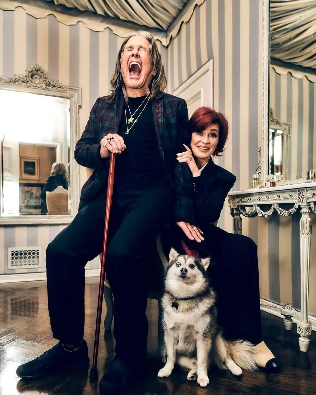 Шэрон Осборн — 74! 🖤
Шэрон сыграла важную роль в сольной карьере Оззи Осборна после его ухода из Black Sabbath | Сетка — социальная сеть от hh.ru