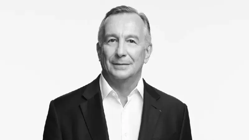 Бруно Павловски покинул совет директоров Chanel Limited.
При этом 63-летний топ-менеджер сохранит должности президента модного направления Chanel и президента Chanel SAS, сообщили в компании WWD | Сетка — социальная сеть от hh.ru