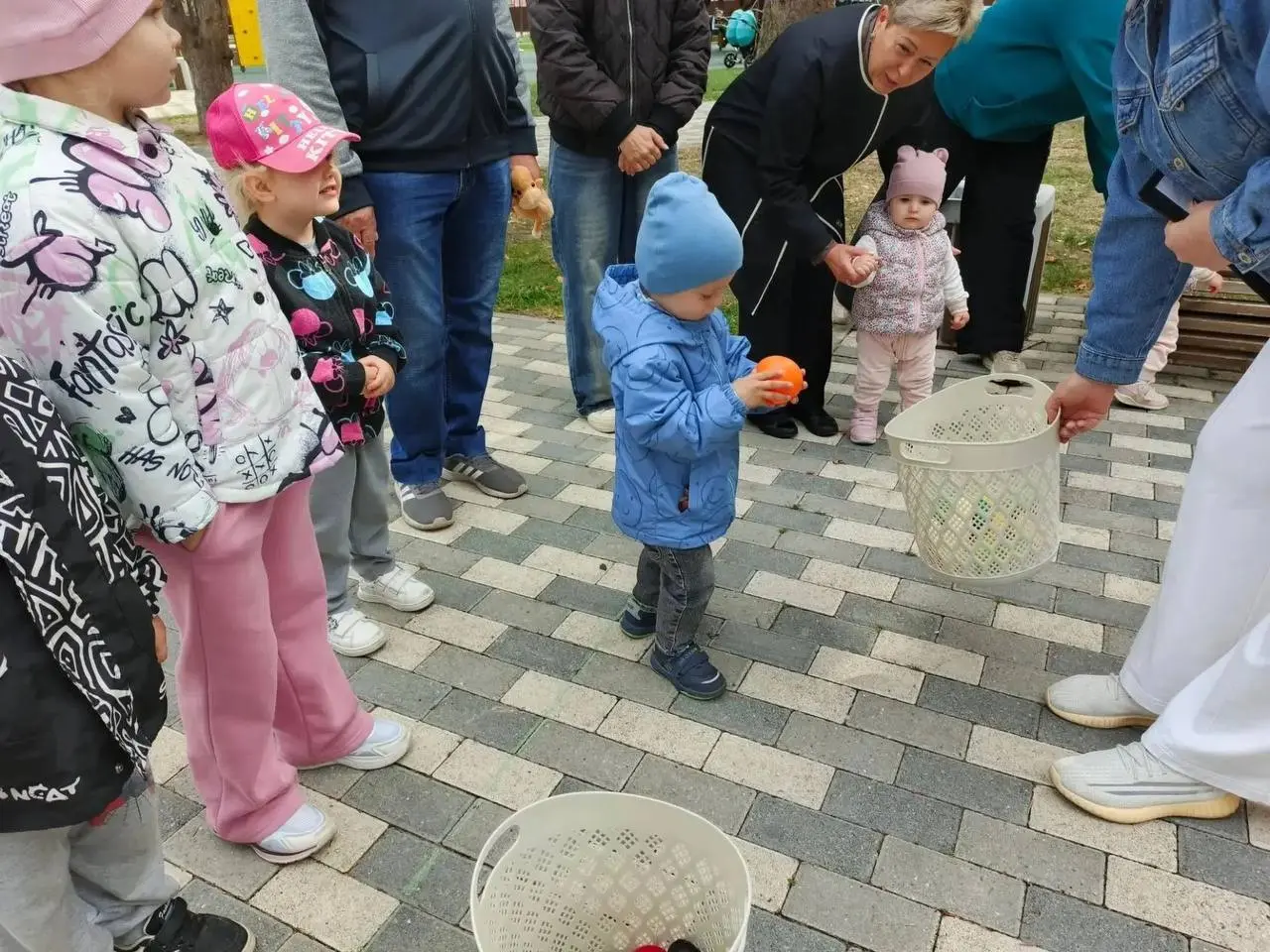 🍁 В Михайловске прошёл семейный праздник «Осенний калейдоскоп»
В одном из скверов Михайловска для подопечных Шпаковского центра социального обслуживания организовали семейный праздник | Сетка — социальная сеть от hh.ru