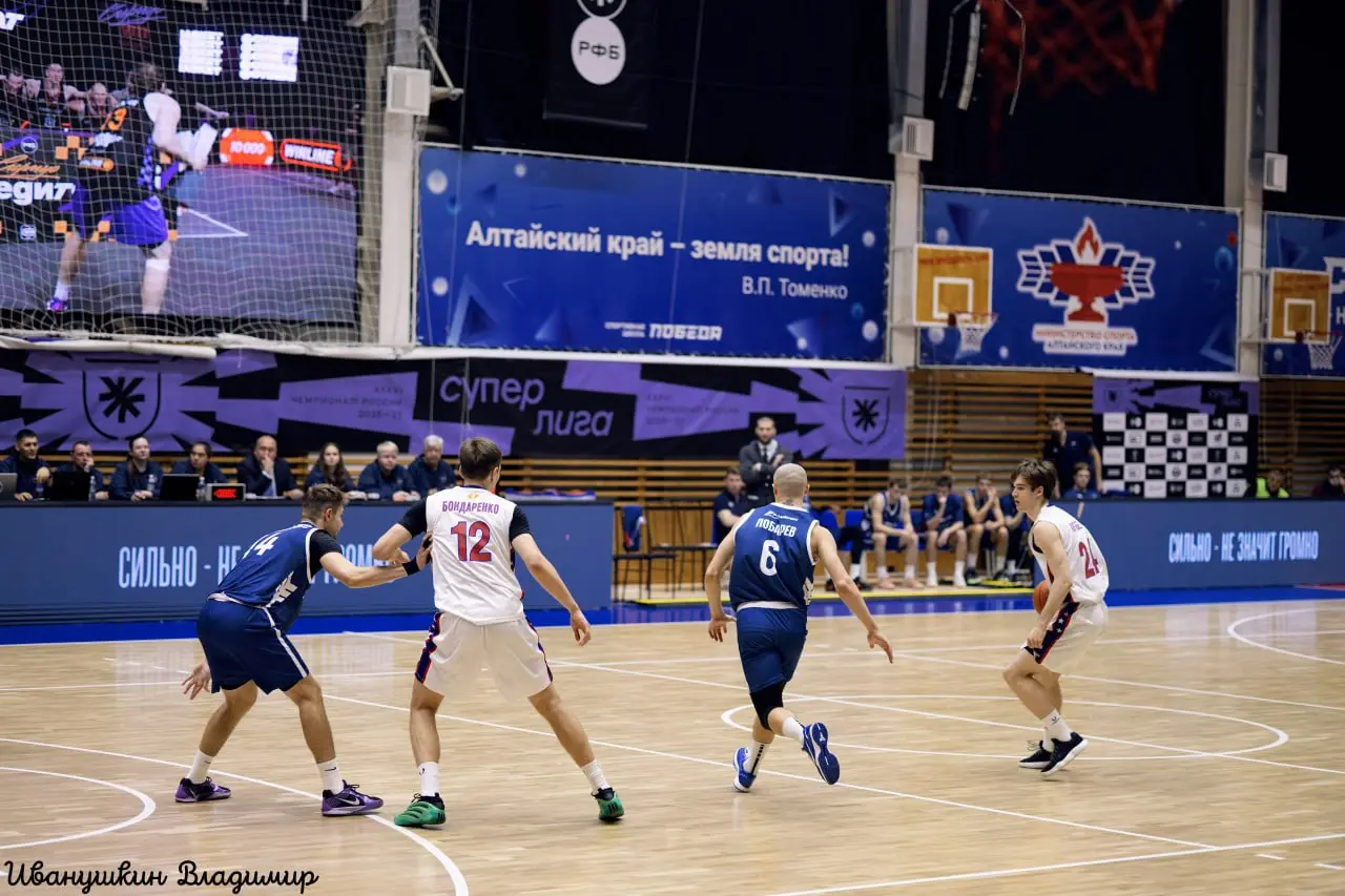 🏀 Первый баскетбол — первый фоторепортаж!
12 октября впервые сходил на баскетбол в Барнауле — и, конечно, взял с собой камеру | Сетка — социальная сеть от hh.ru