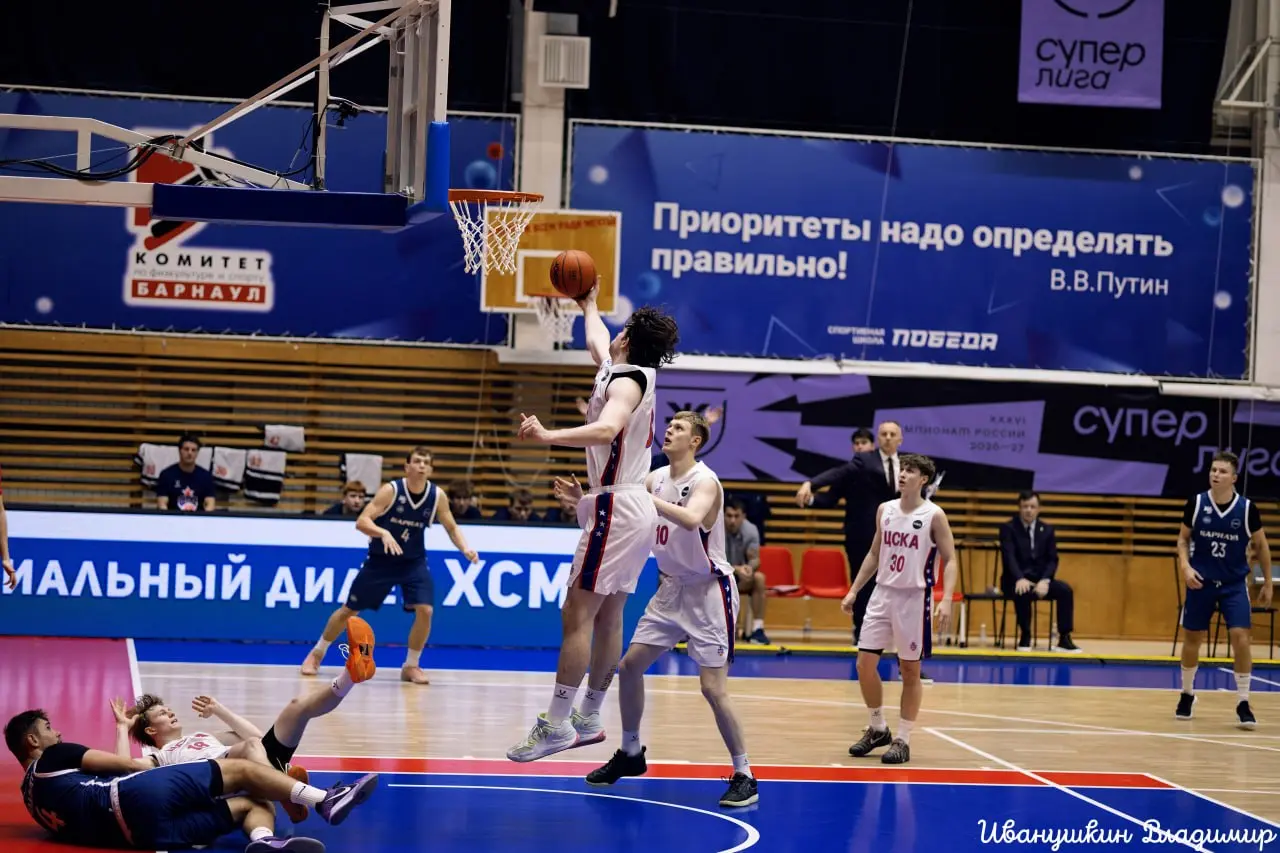 🏀 Первый баскетбол — первый фоторепортаж!
12 октября впервые сходил на баскетбол в Барнауле — и, конечно, взял с собой камеру | Сетка — социальная сеть от hh.ru
