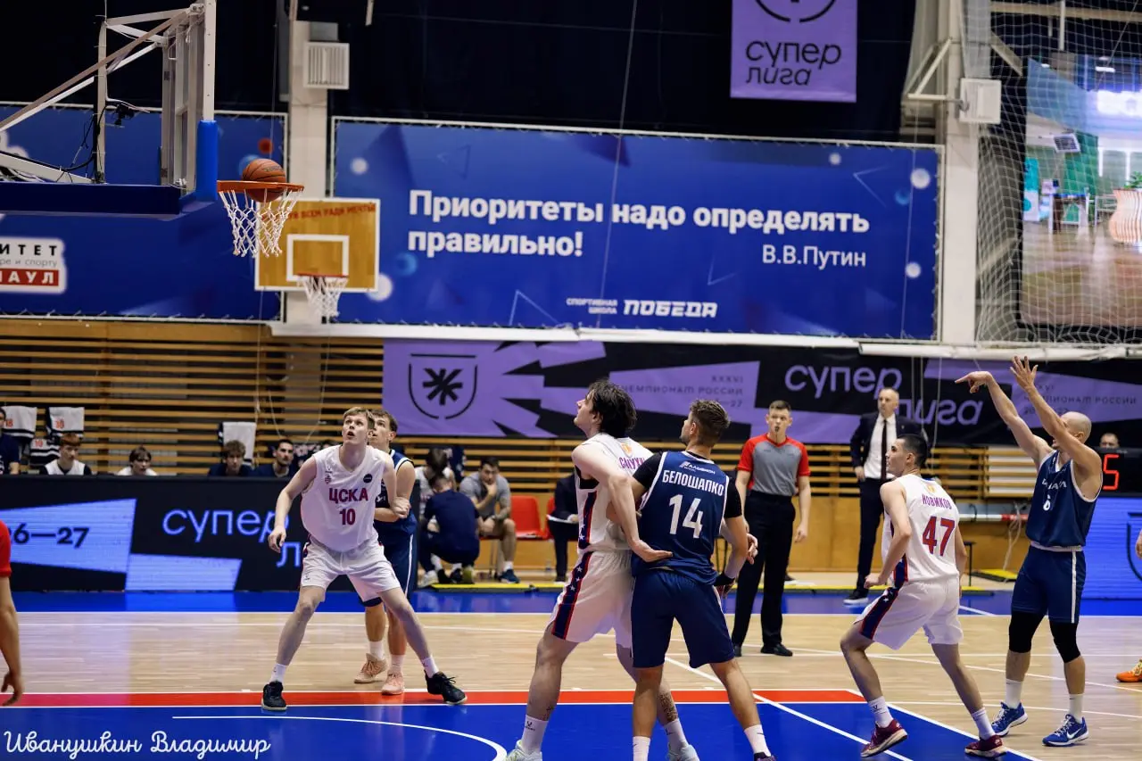 🏀 Первый баскетбол — первый фоторепортаж!
12 октября впервые сходил на баскетбол в Барнауле — и, конечно, взял с собой камеру | Сетка — социальная сеть от hh.ru