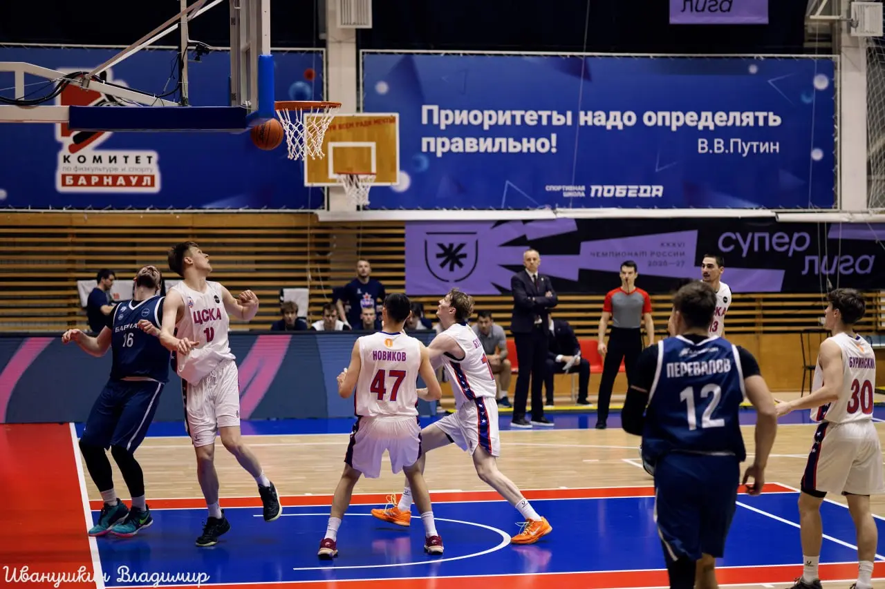 🏀 Первый баскетбол — первый фоторепортаж!
12 октября впервые сходил на баскетбол в Барнауле — и, конечно, взял с собой камеру | Сетка — социальная сеть от hh.ru