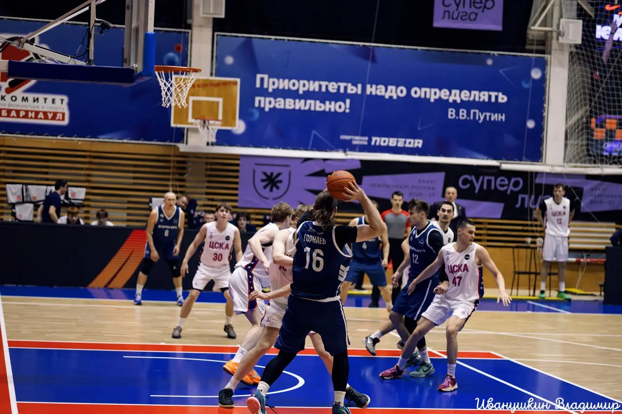 🏀 Первый баскетбол — первый фоторепортаж!
12 октября впервые сходил на баскетбол в Барнауле — и, конечно, взял с собой камеру | Сетка — социальная сеть от hh.ru