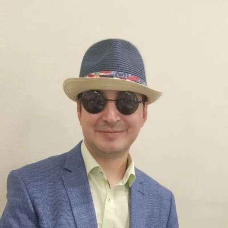 Антон Суров