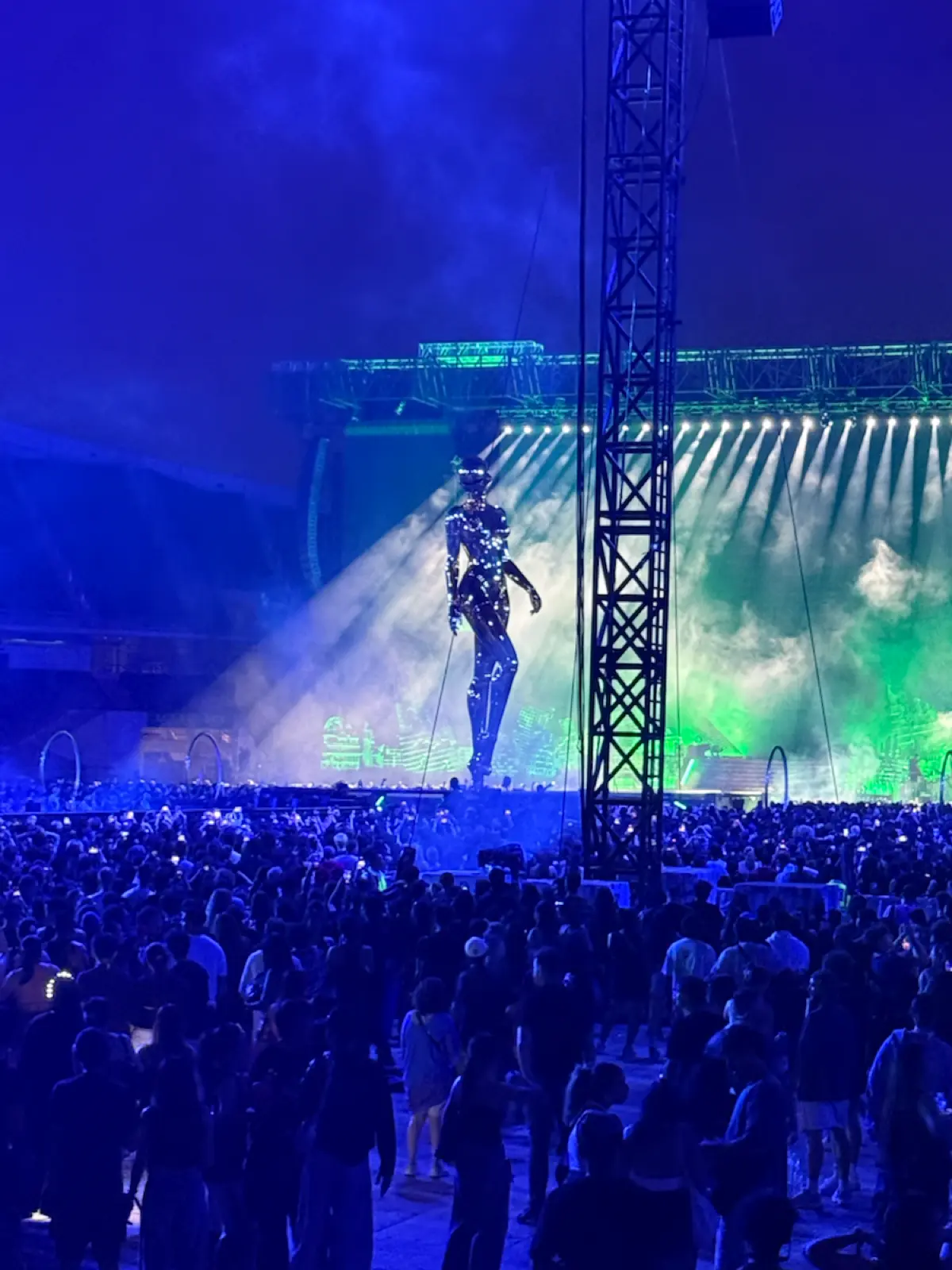 The Weeknd в Бангкоке: взгляд режиссёра из зрительного зала | Сетка — социальная сеть от hh.ru
