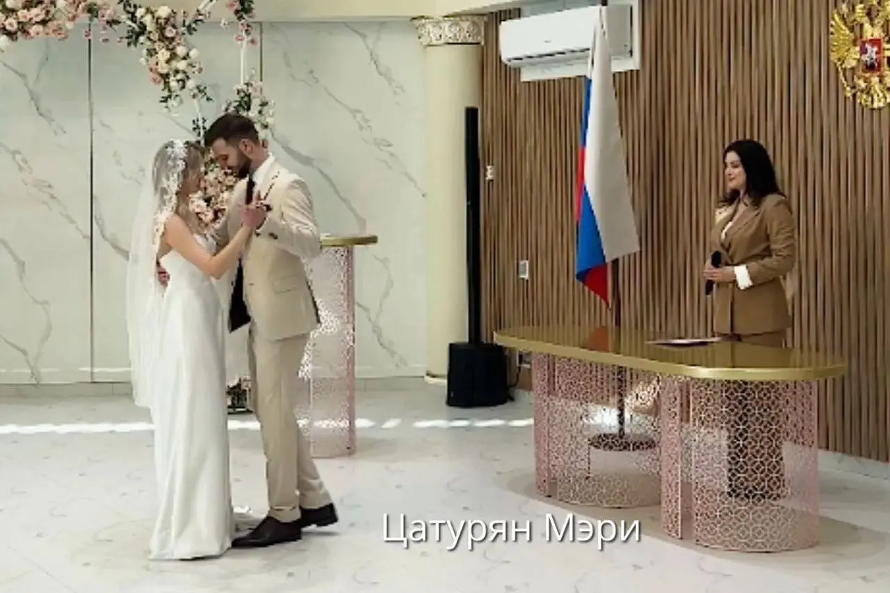 💍 На Ставрополье выбрали лучших ведущих свадебных церемоний
В крае прошёл конкурс «Лучший отдел ЗАГС» в номинации «Лучший ведущий торжественной церемонии бракосочетания» | Сетка — социальная сеть от hh.ru