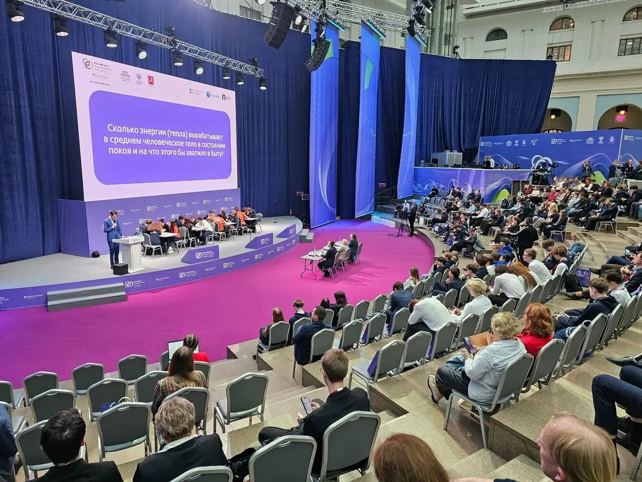 💧 Мосводоканал принял участие в РЭН
На форуме «Российская энергетическая неделя» (РЭН) специалисты АО «Мосводоканал» представили мультимедийный макет «Путь воды» | Сетка — социальная сеть от hh.ru