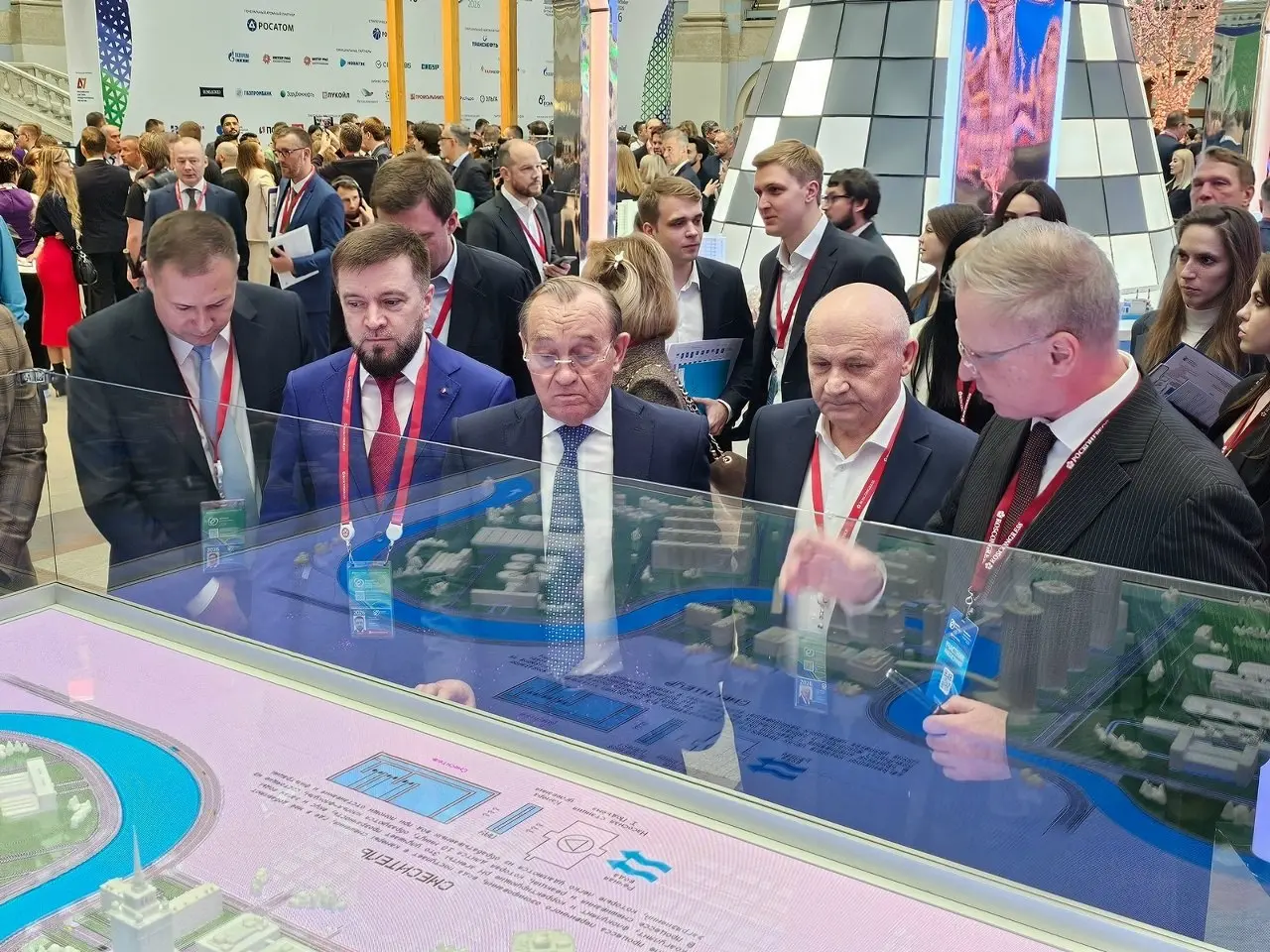 💧 Мосводоканал принял участие в РЭН
На форуме «Российская энергетическая неделя» (РЭН) специалисты АО «Мосводоканал» представили мультимедийный макет «Путь воды» | Сетка — социальная сеть от hh.ru