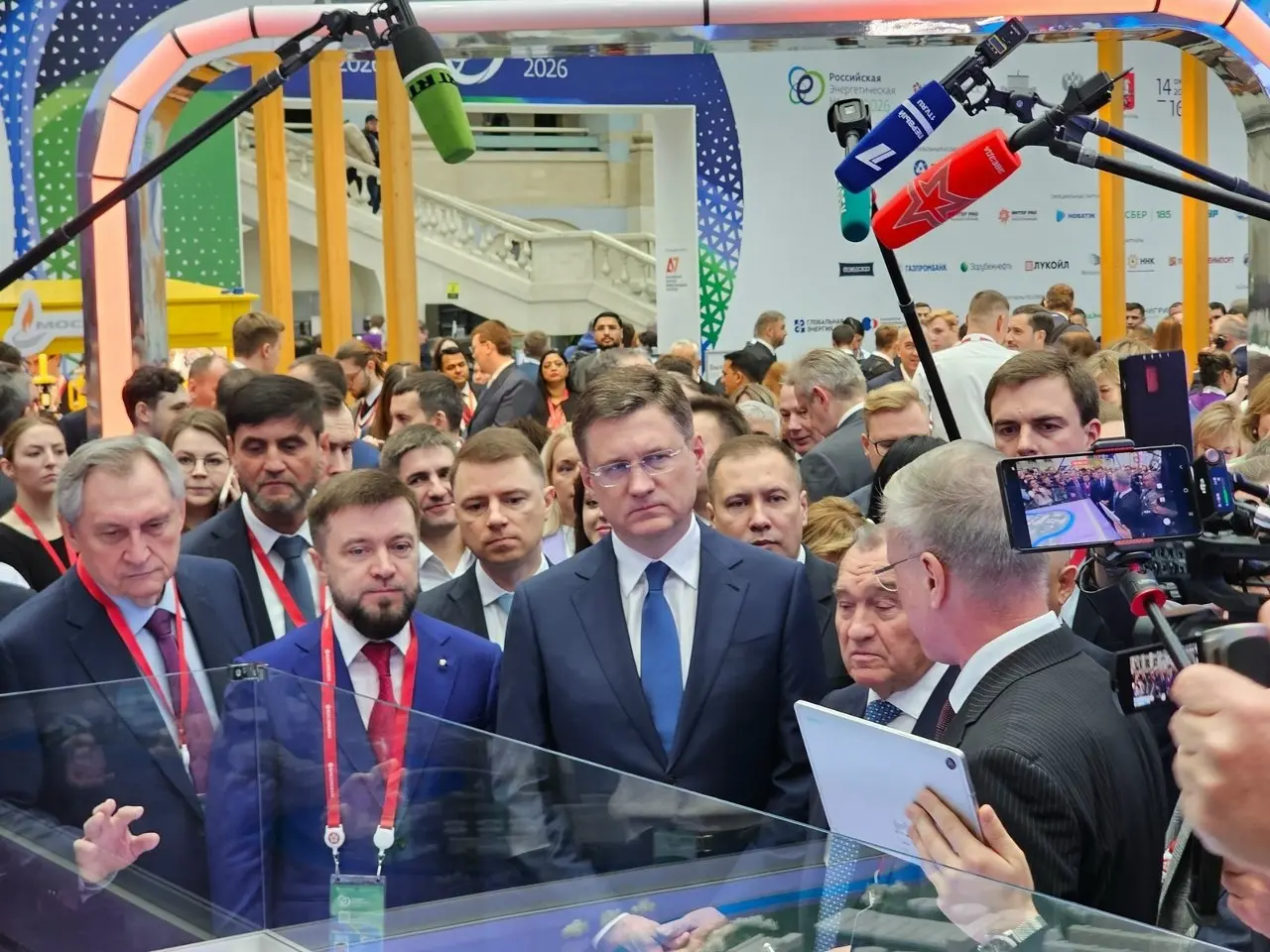 💧 Мосводоканал принял участие в РЭН
На форуме «Российская энергетическая неделя» (РЭН) специалисты АО «Мосводоканал» представили мультимедийный макет «Путь воды» | Сетка — социальная сеть от hh.ru