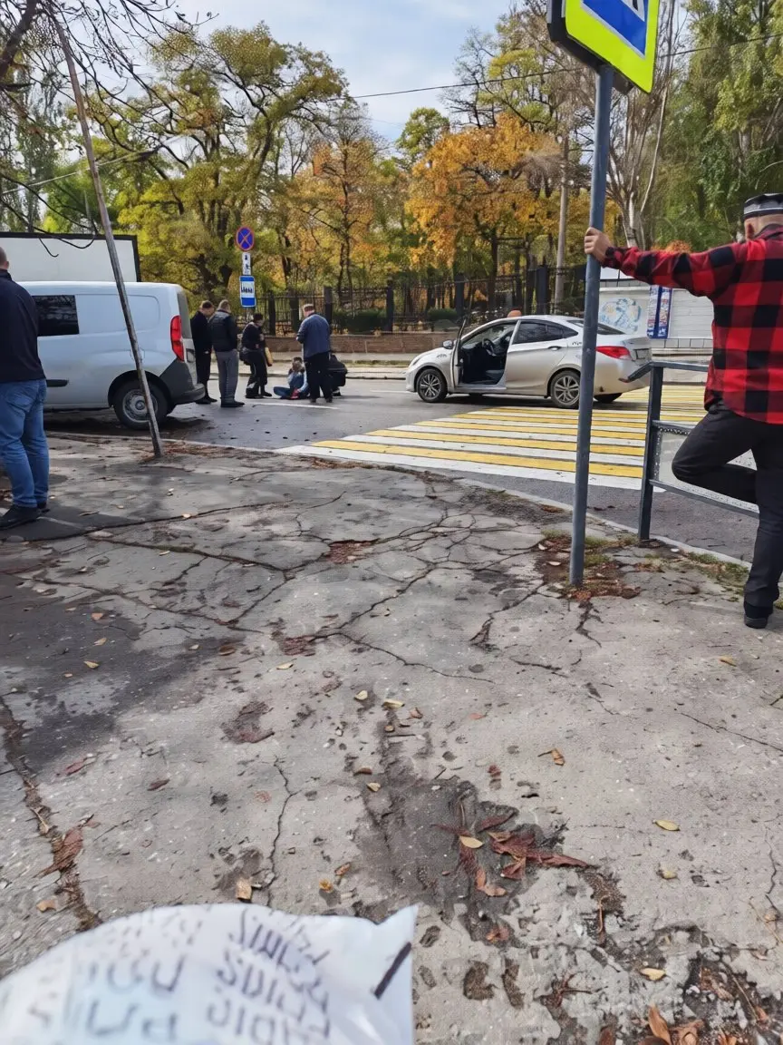 😳 Сообщают, что таксист сбил девушку на пешеходном переходе возле Крытого рынка в Донецке
ДТП произошло между трамвайной остановкой и главным входом на торговые ряды | Сетка — социальная сеть от hh.ru