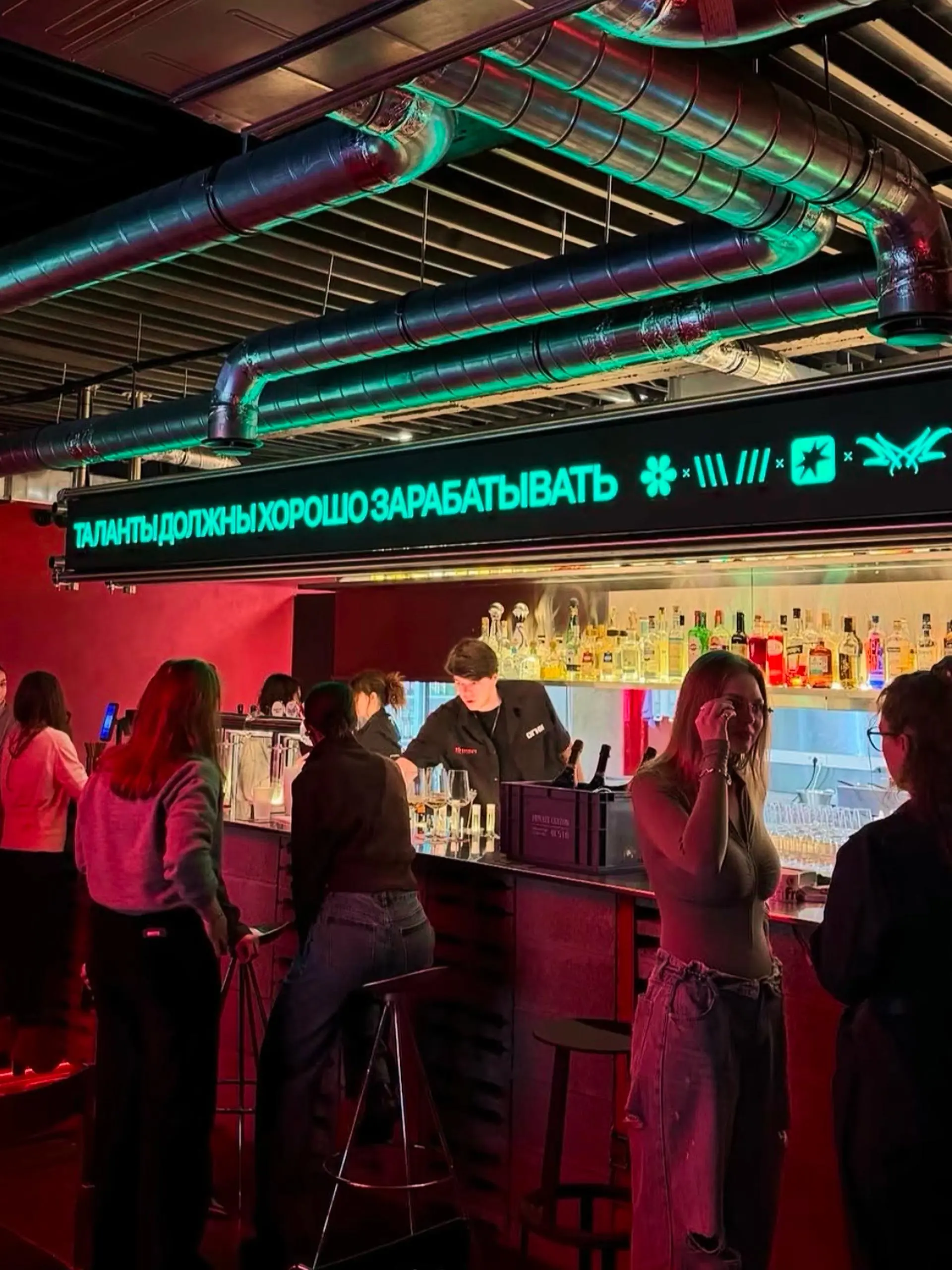 Первый SM Business Club: как все прошло?
5 спикеров, 4 темы в Огнях: репутация, сообщество, личность и PR | Сетка — социальная сеть от hh.ru