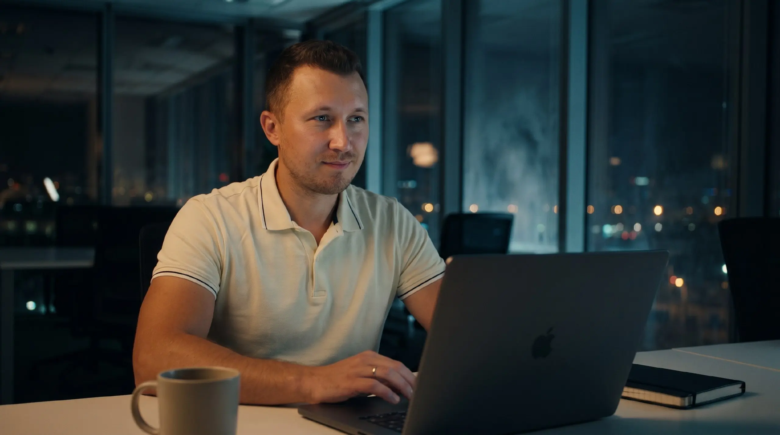 💡 Ставлю Клода на паузу и учусь работать со светом.
Обучение по Claude пока на стопе, вернусь к нему позже. А сейчас я прохожу новый курс по генерации контента: фото и видео.
🎬 Урок про свет и тени | Сетка — социальная сеть от hh.ru