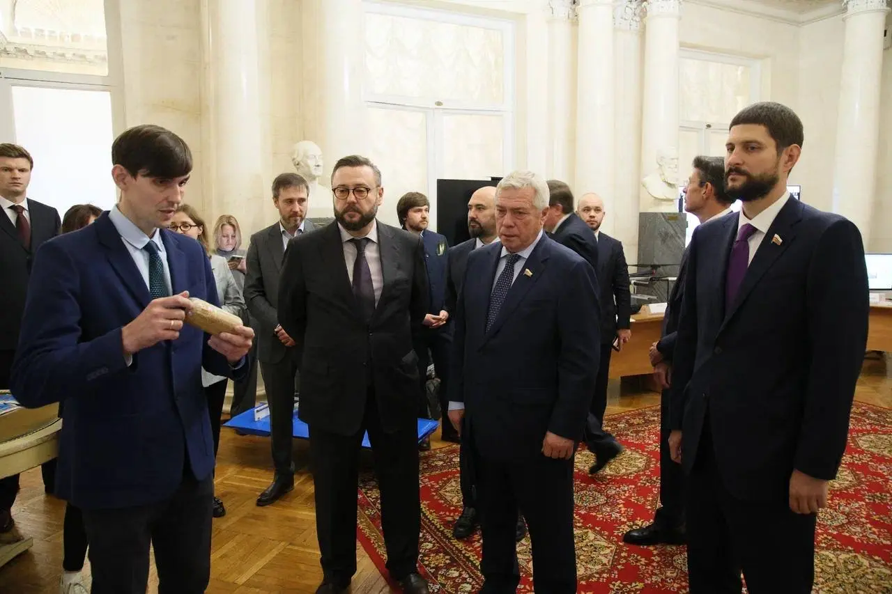 🇷🇺 Proficoll представили в Российской академии наук
15 октября на площадке РАН состоялось заседание Научно-экспертного совета при участии Агентства стратегических инициатив (АСИ) | Сетка — социальная сеть от hh.ru